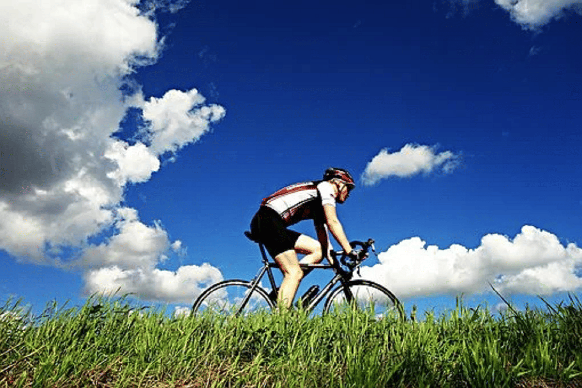 Jammu Kashmir srinagar Adil Altaf won gold and silver medals in cycling sport in Khelo India Youth Games