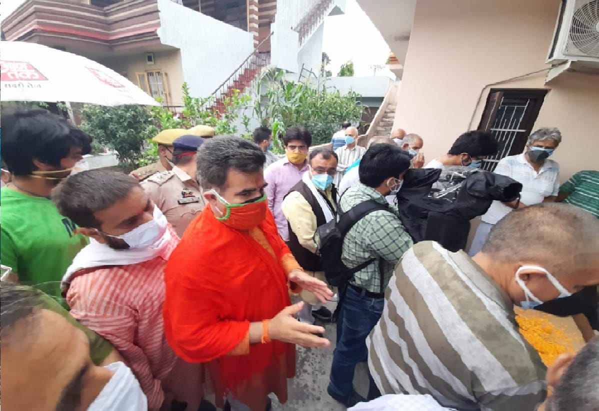 BJP Leader Rakesh Pandita by shot dead Terrorists in Tral of pulwama