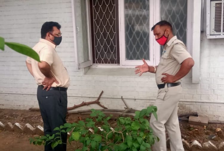 A Doctor died after fell from second floor of house in Chandigarh