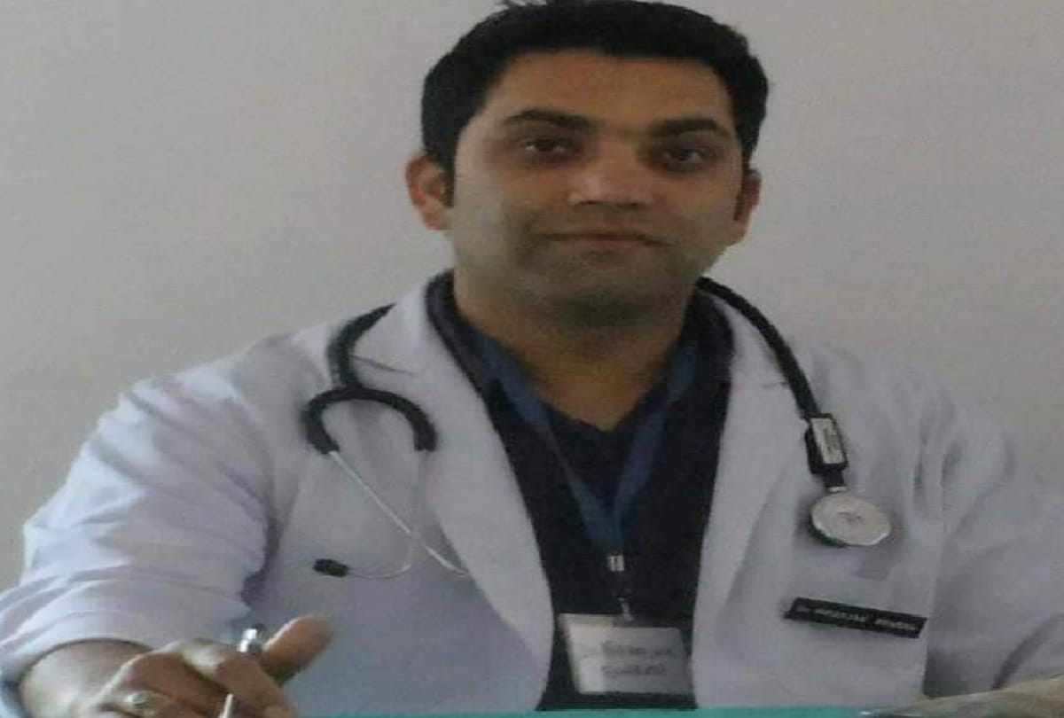 Dr. Niranjan, who is giving continuous duty for 20-20 days in Corona
