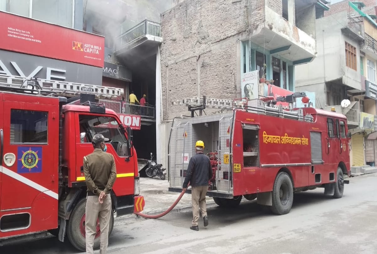 Fire broke out in three-storey house, losses of one lakh to snooker hall in kullu