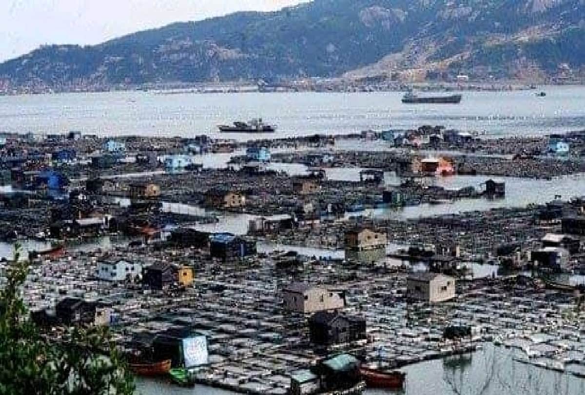 Interesting Story of china gypsies of sea village which is floating on sea water
