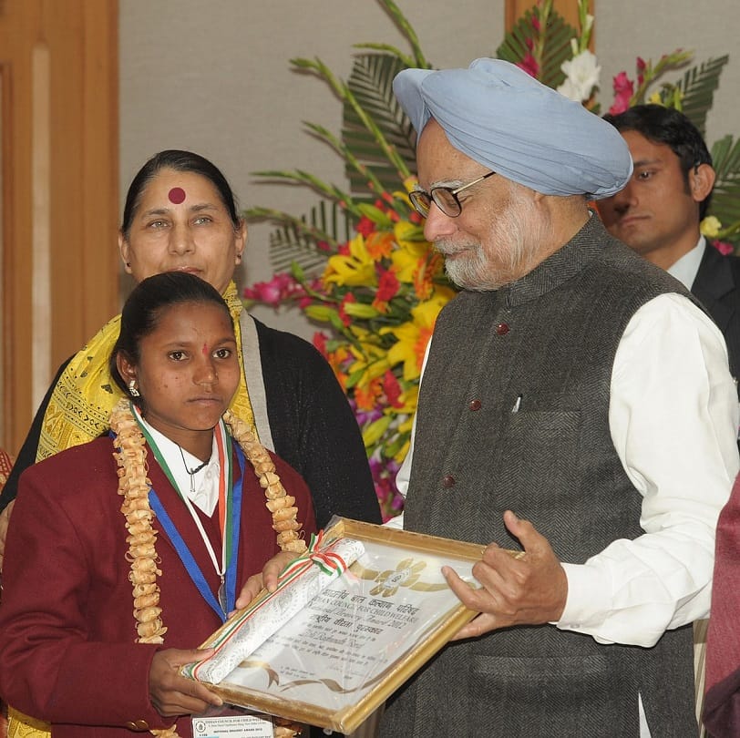 Maharashtra: A girl Hali Raghunath returns National Bravery Award for not getting government ration to children