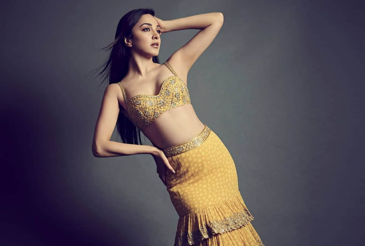 kiara advani in mustard ruffle arpita mehta lehenga flaunt slim waist