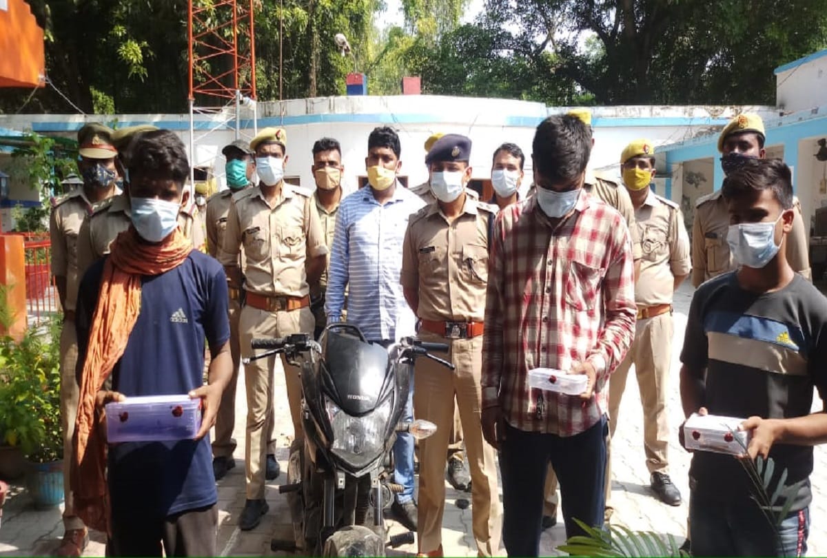 Police arrested chain snatchers who ran away by snatching gold chain of the woman near the circuit house varanasi