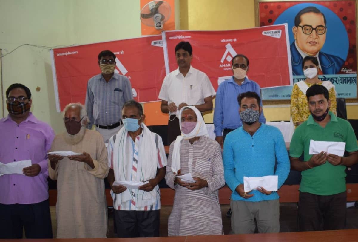 Amar Ujala Foundation distributes the Pulse oximeter in Mainpuri
