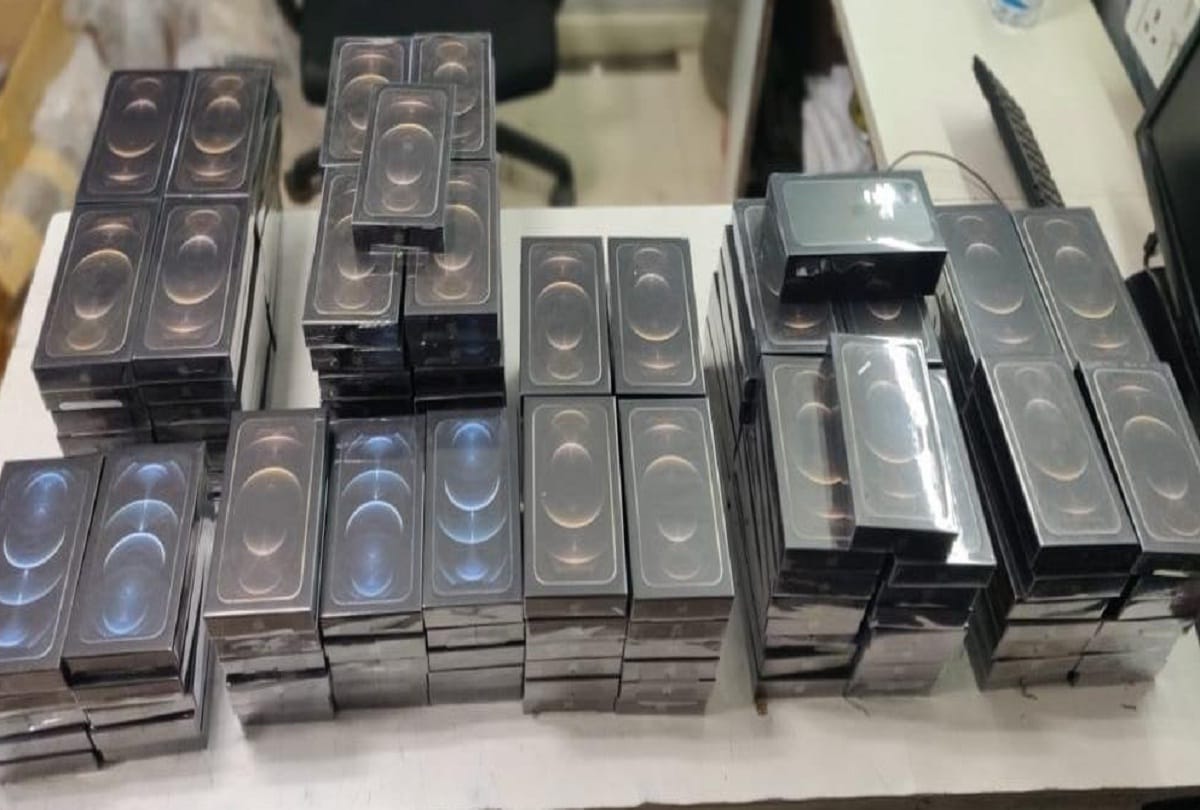 367 iPhones with an estimated market value of Rs 3.19 cr were seized at NCT by SIIB said Delhi Customs