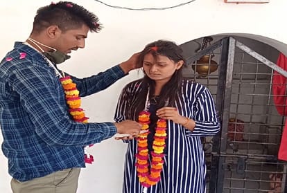 Lover couple got married in the temple of the police station