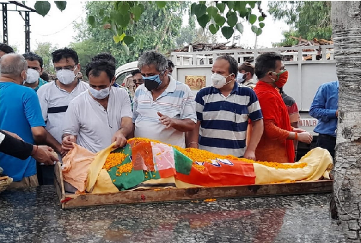 Jammu and Kashmir: Mother and wife mourning in memory of Rakesh, son told conspiracy to kill father