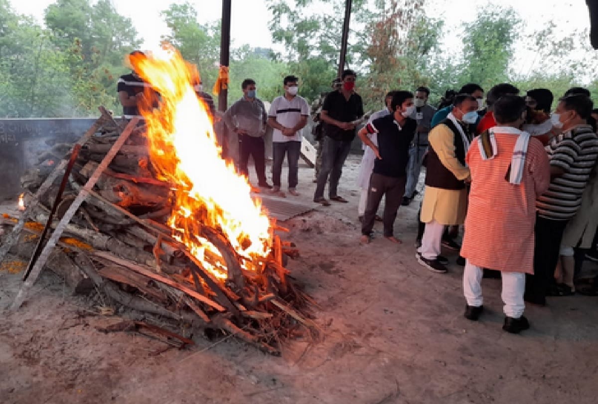 Jammu and Kashmir: Mother and wife mourning in memory of Rakesh, son told conspiracy to kill father