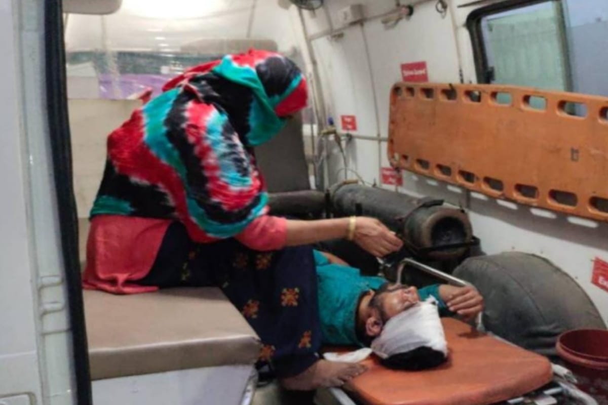 Fight in two sides after molesting with girl and 10 people were injured in Saharanpur