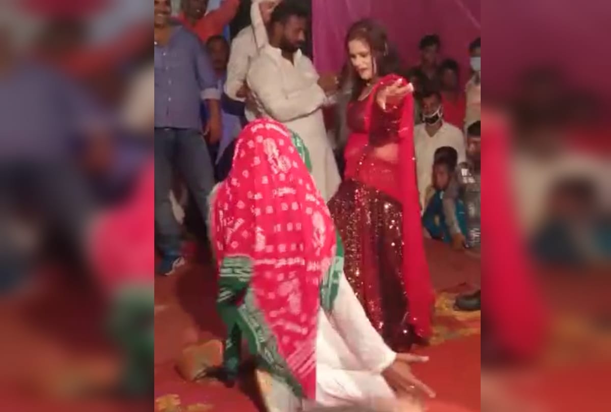 SP leaders video viral dancing with ladies on orchestra at Gorakhpur