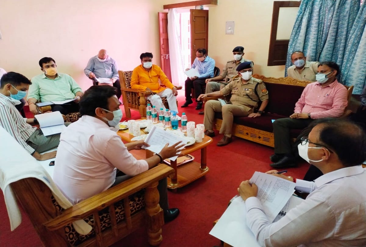 gift to Purvanchal Flight service will start from very soon from Sonbhadra  myorpur airport CM Yogi secretary meeting with officials