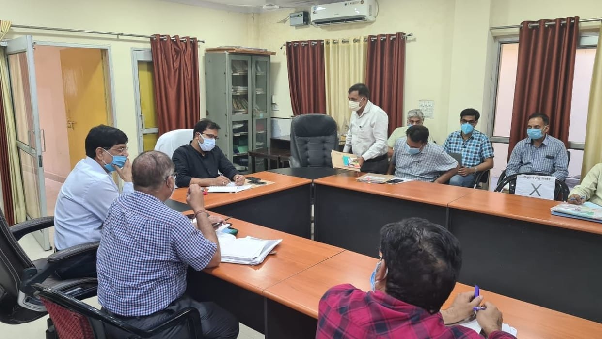 Hathras: DM expressed displeasure over slow progress of vaccination