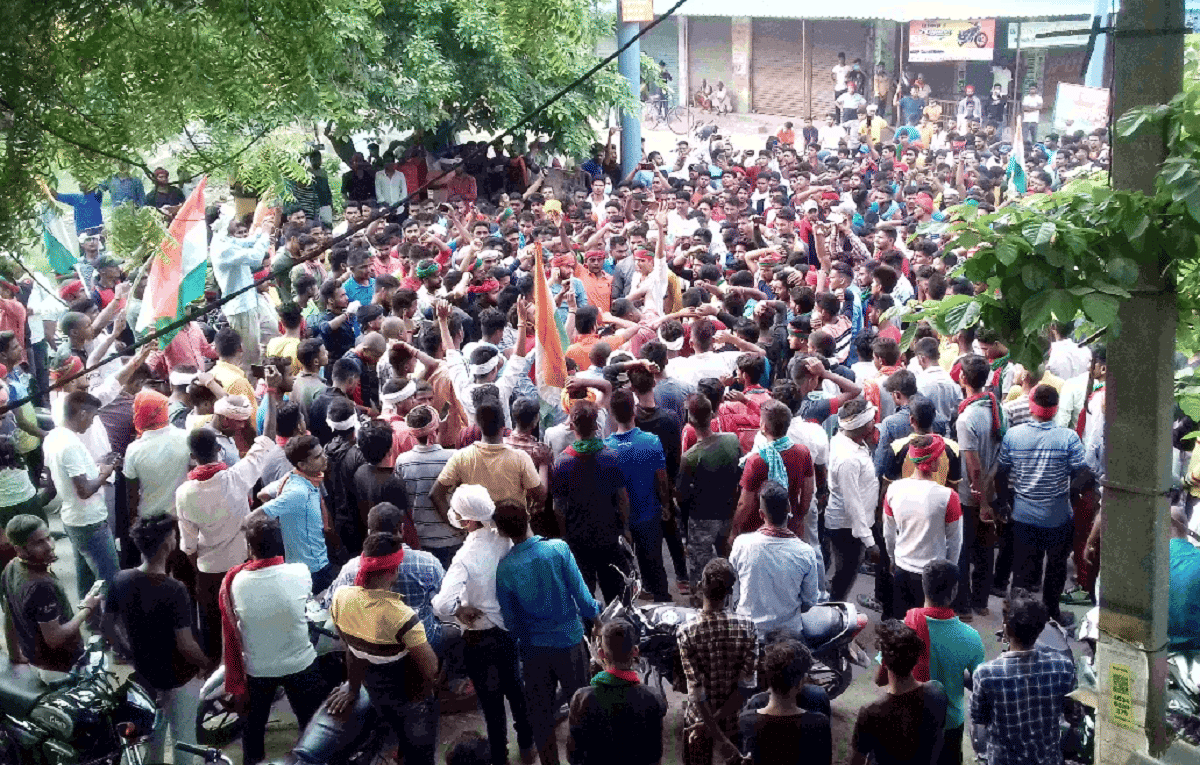 People gathered to see last funeral of army jawan for last glimpse of the body in Ghazipur