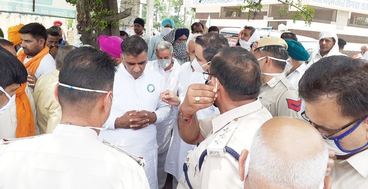 Farmers said - if no one is being arrested in the entire state, then why in Tohana