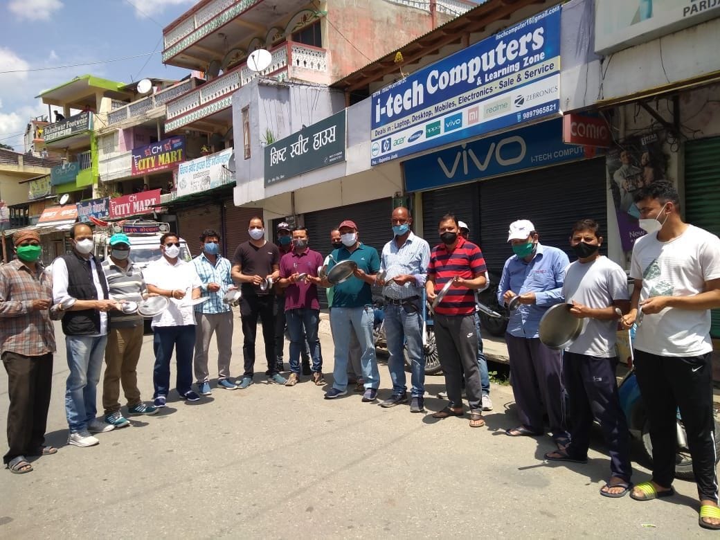 Congress supports the traders' clap-plate protest