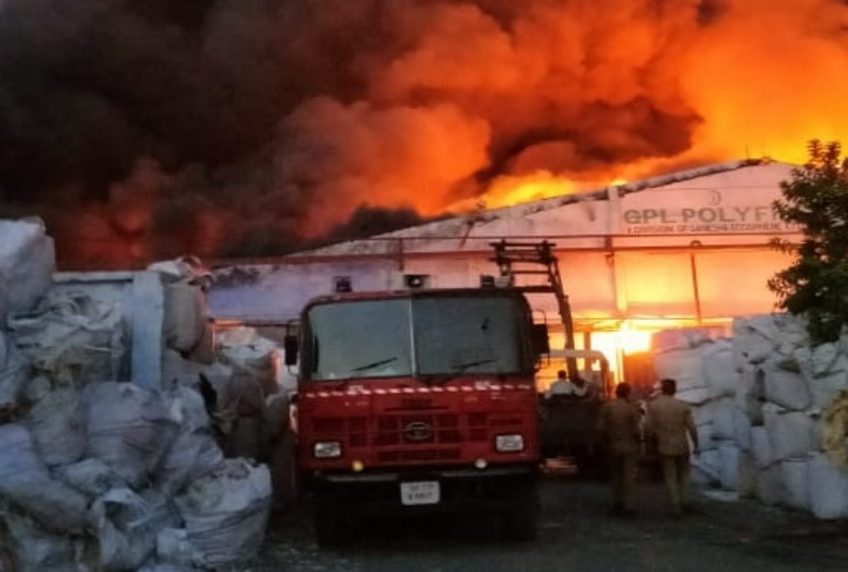 Kanpur fire breaks out in factory making fiber thread crores of loss, read all update
