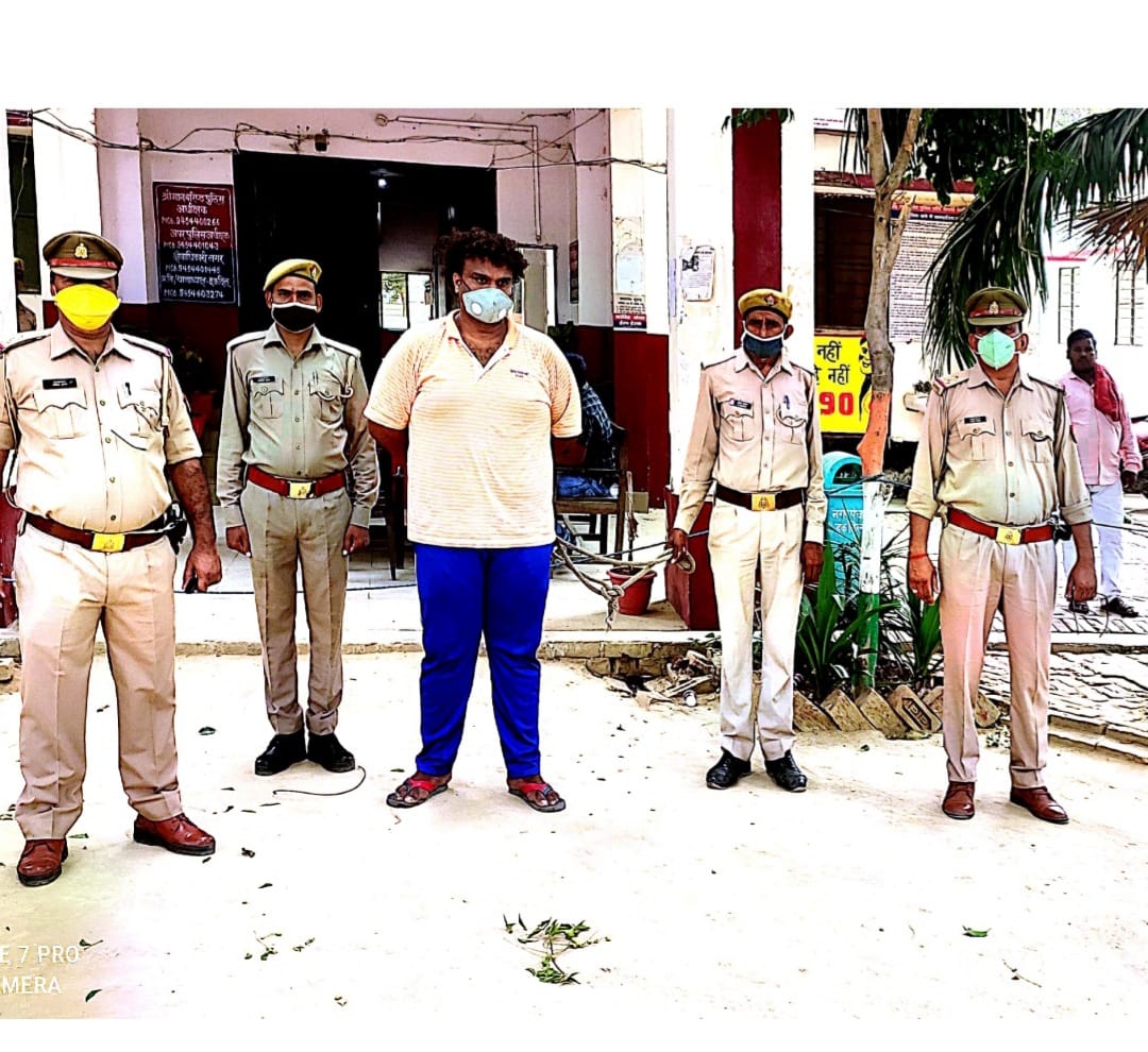 prize,etawah news,arrest,25 thoushand,liquar smuggler