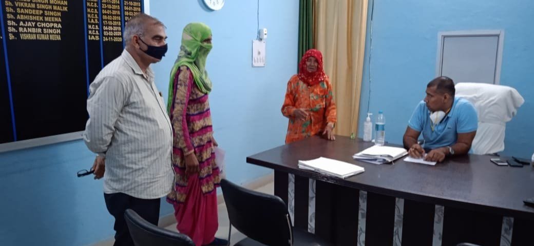 elder women meet sdm