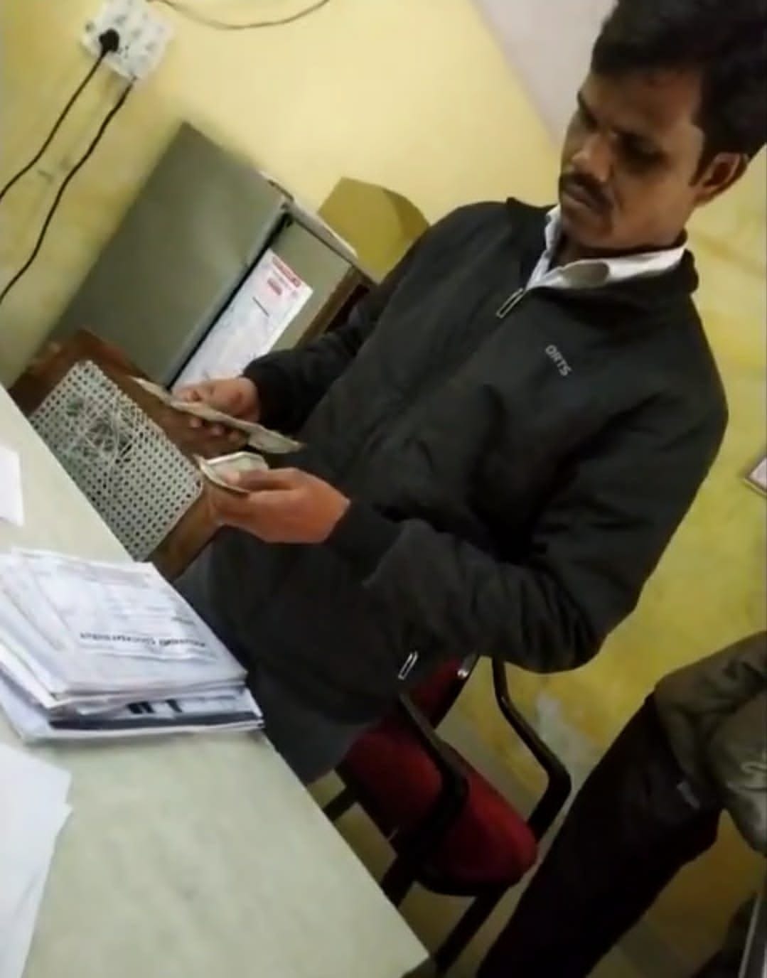 Video of JE of PWD taking money goes viral