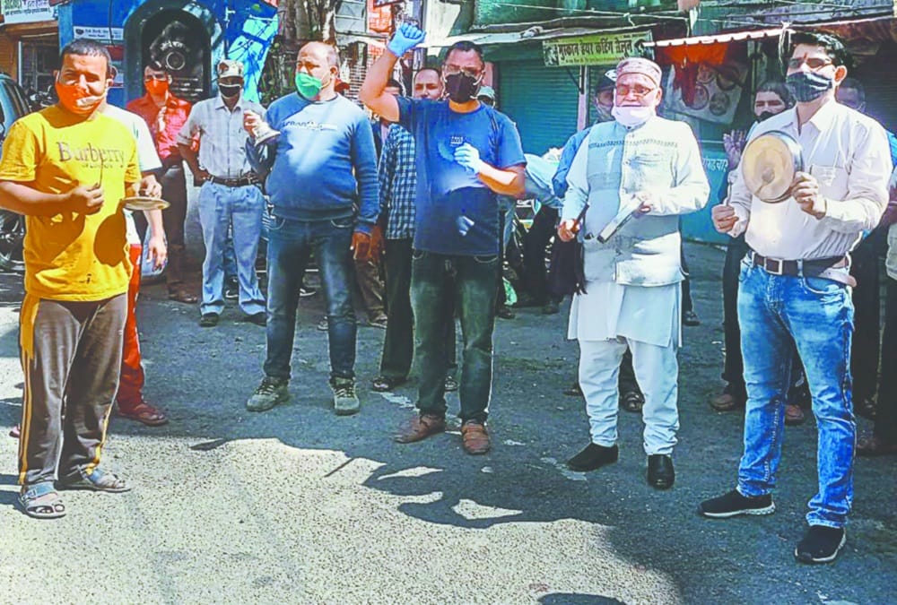 Coronavirus in Uttarakhand : Protest With Thali and Thali For open Shops in Garhwal photos