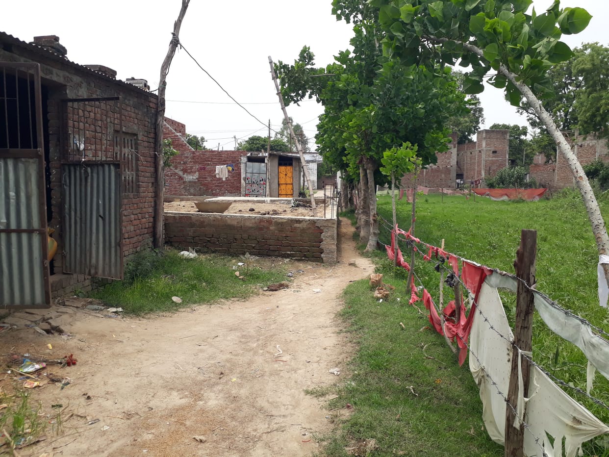 The wall rising on the road, how the children will go to school