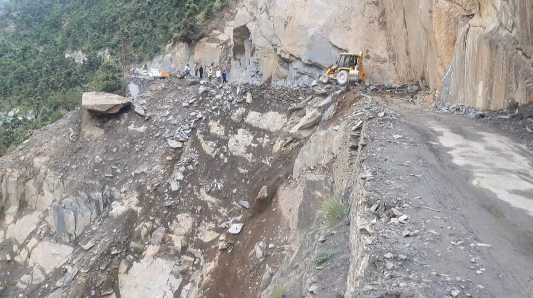 Road debris being thrown in Ravi