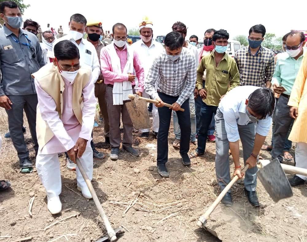 khet talab yojna ka laabh uthayee