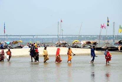 Water released in Ganga from unseasonal dams, people panic due to rise in water level