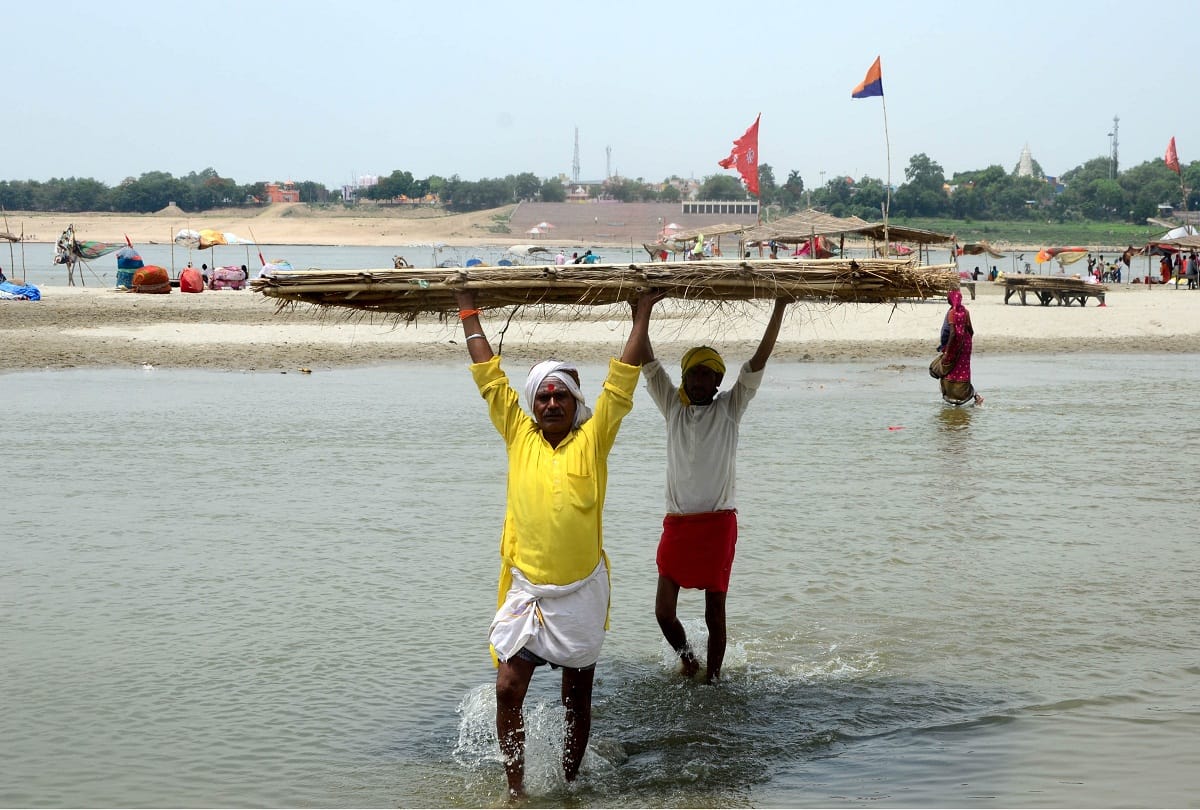 Water released in Ganga from unseasonal dams, people panic due to rise in water level