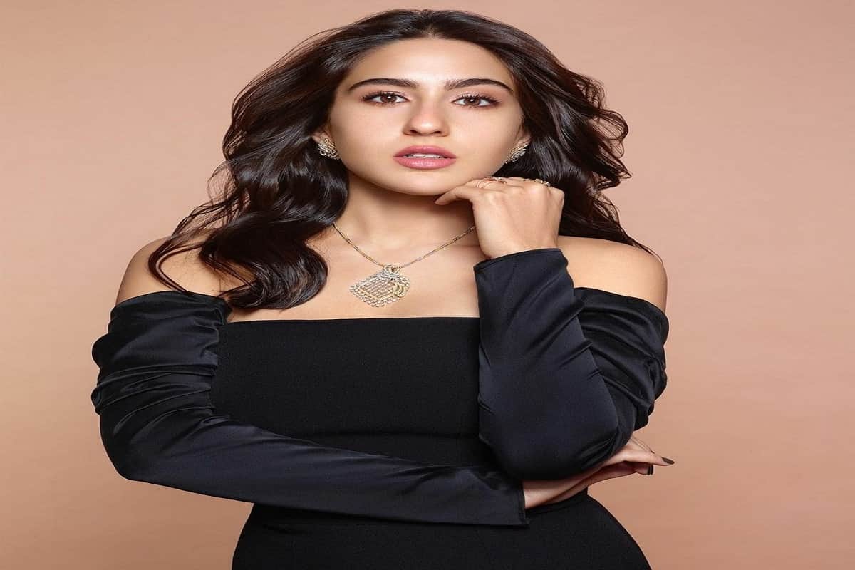 sara ali khan latest look in black dress in hindi