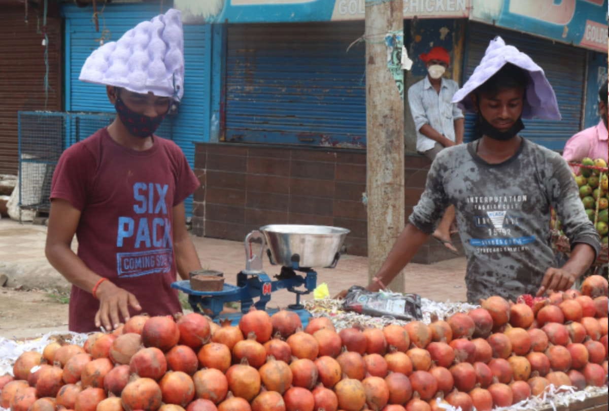 Covid Protocols rule break in mahewa mandi of Gorakhpur