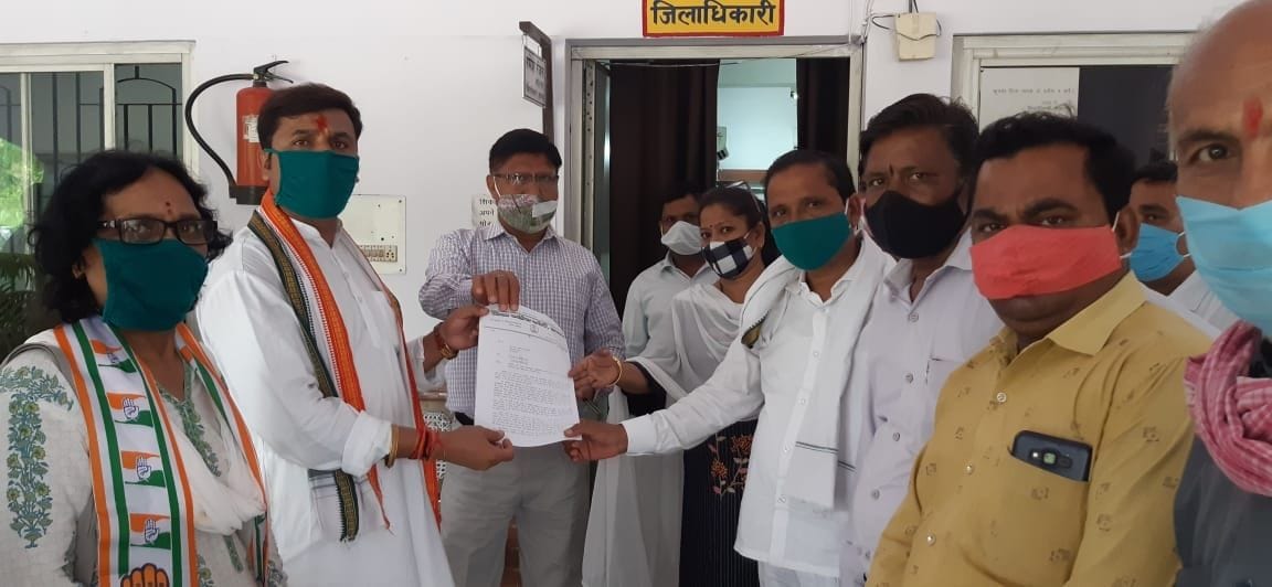 Hathras: Congressmen demand universal free vaccination