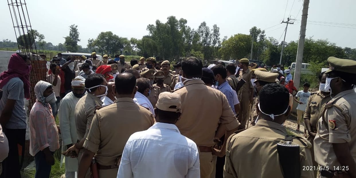 Villagers furious due to garbage disposal near the population, created a ruckus,