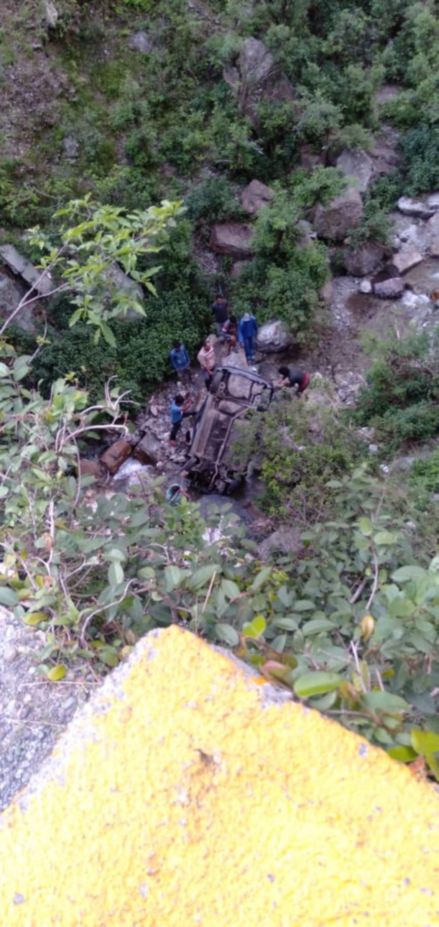 uttarakhand news : car fell into gorge at nainital, two died, watch photos