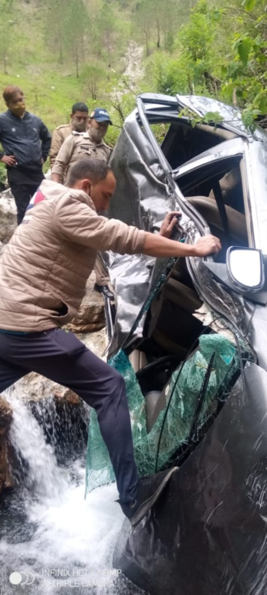 uttarakhand news : car fell into gorge at nainital, two died, watch photos