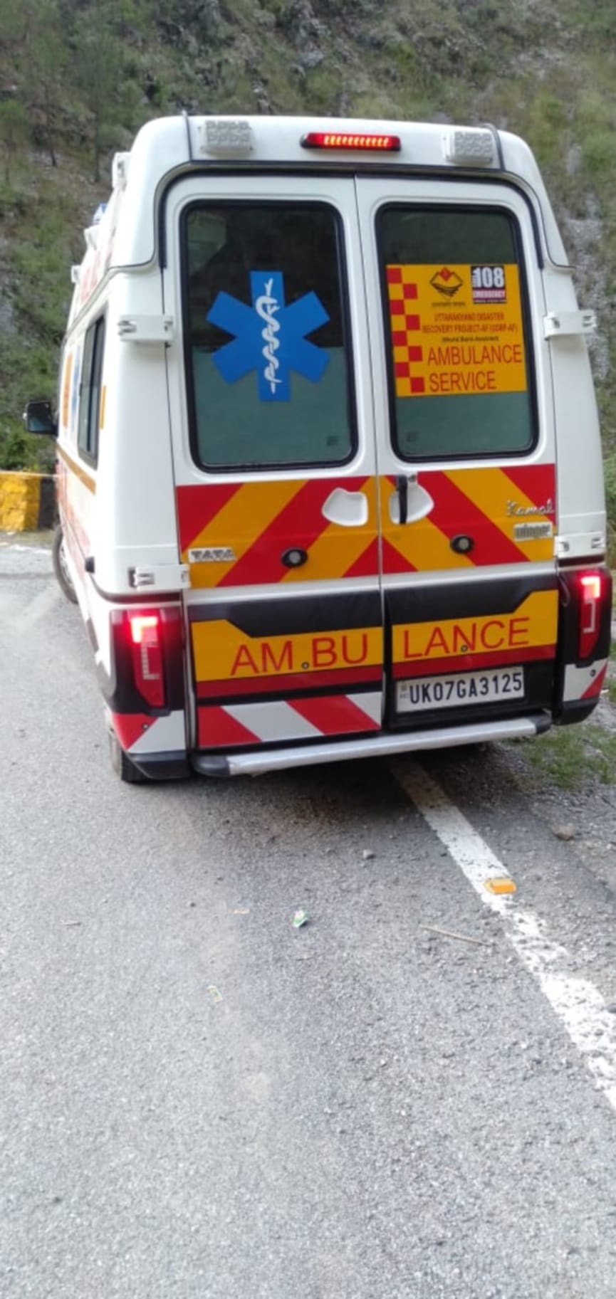 uttarakhand news : car fell into gorge at nainital, two died, watch photos