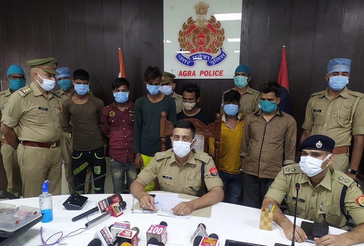 six crooks of thieves gang arrested in agra