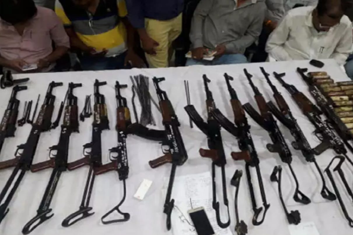 How did AK-47 rifles stolen from madhya pradesh jabalpur ordnance depot reached Naxalites in bihar?