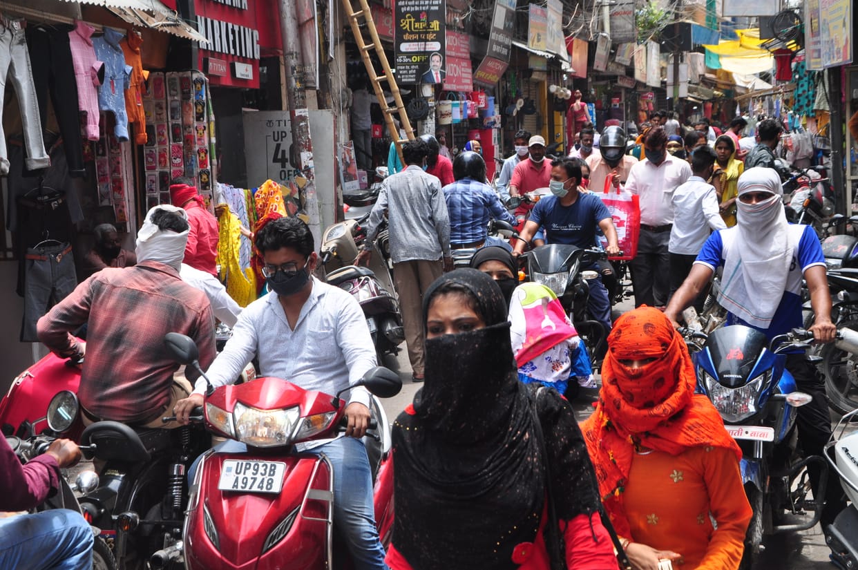 bazar khulte hai niyam tute dikha khatra