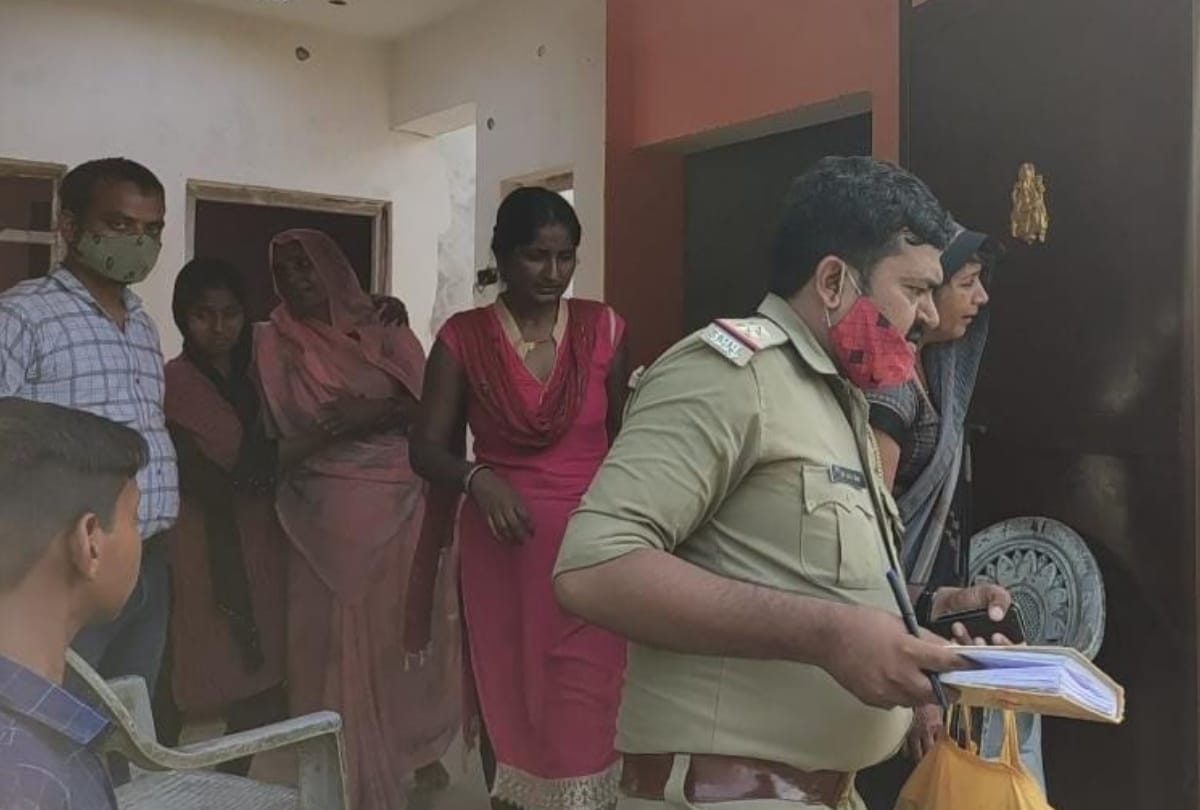 A man alleged his wife for kiling his daughter in Amethi.