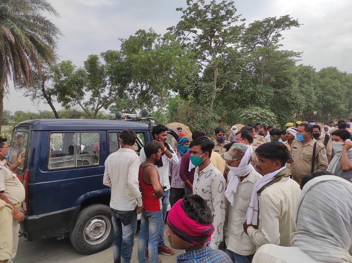 etawah news,collision,girl dies,four injured,due to container