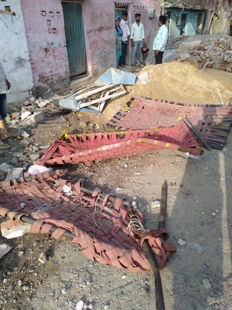 Car trampled six family members sleeping outside the house