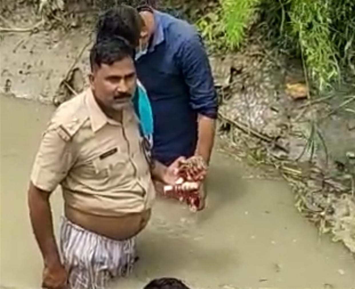 Hathras: Aligarh's poisonous liquor recovered from Rajbhe