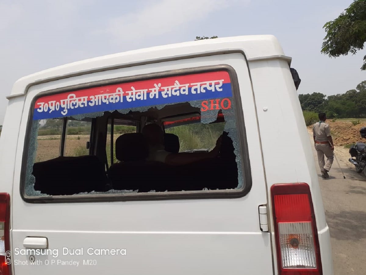 Stone pelting on police after death of pickup driver in ghazipur