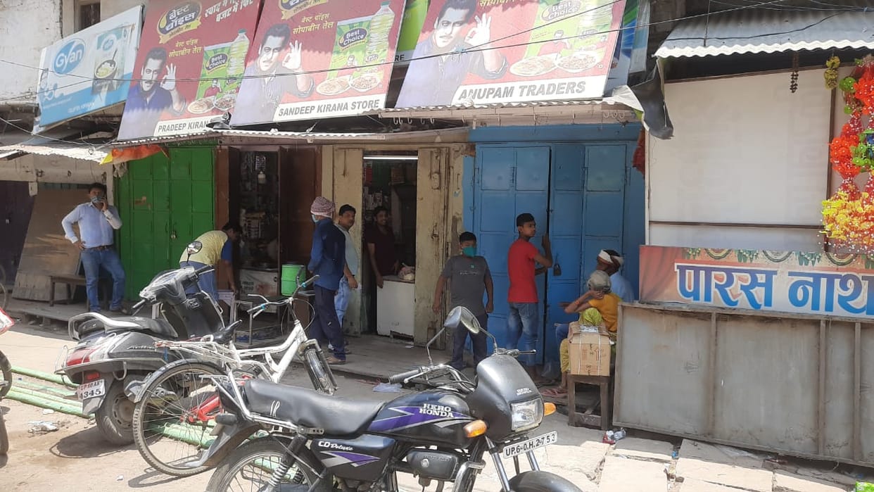 Open shops even in captivity, challaned twenty shopkeepers, fined