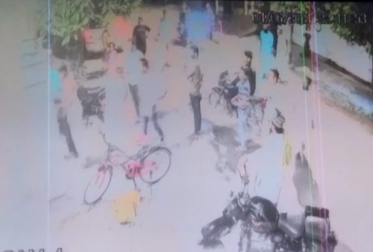 Openly hooliganism in Dhumanganj, assault on doctor by dragging him out of clinic