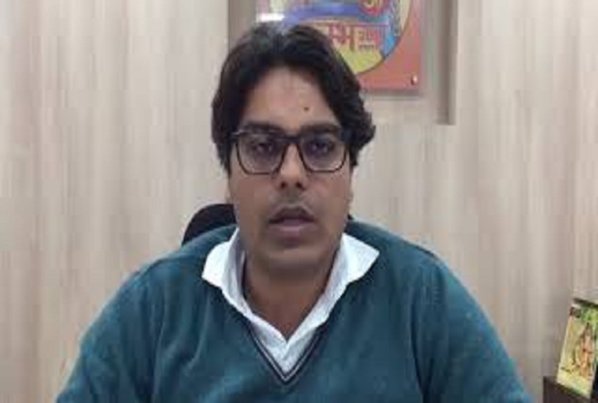 The matter of burial of dead bodies on the banks of Ganga fell heavily on DM Bhanuchandra