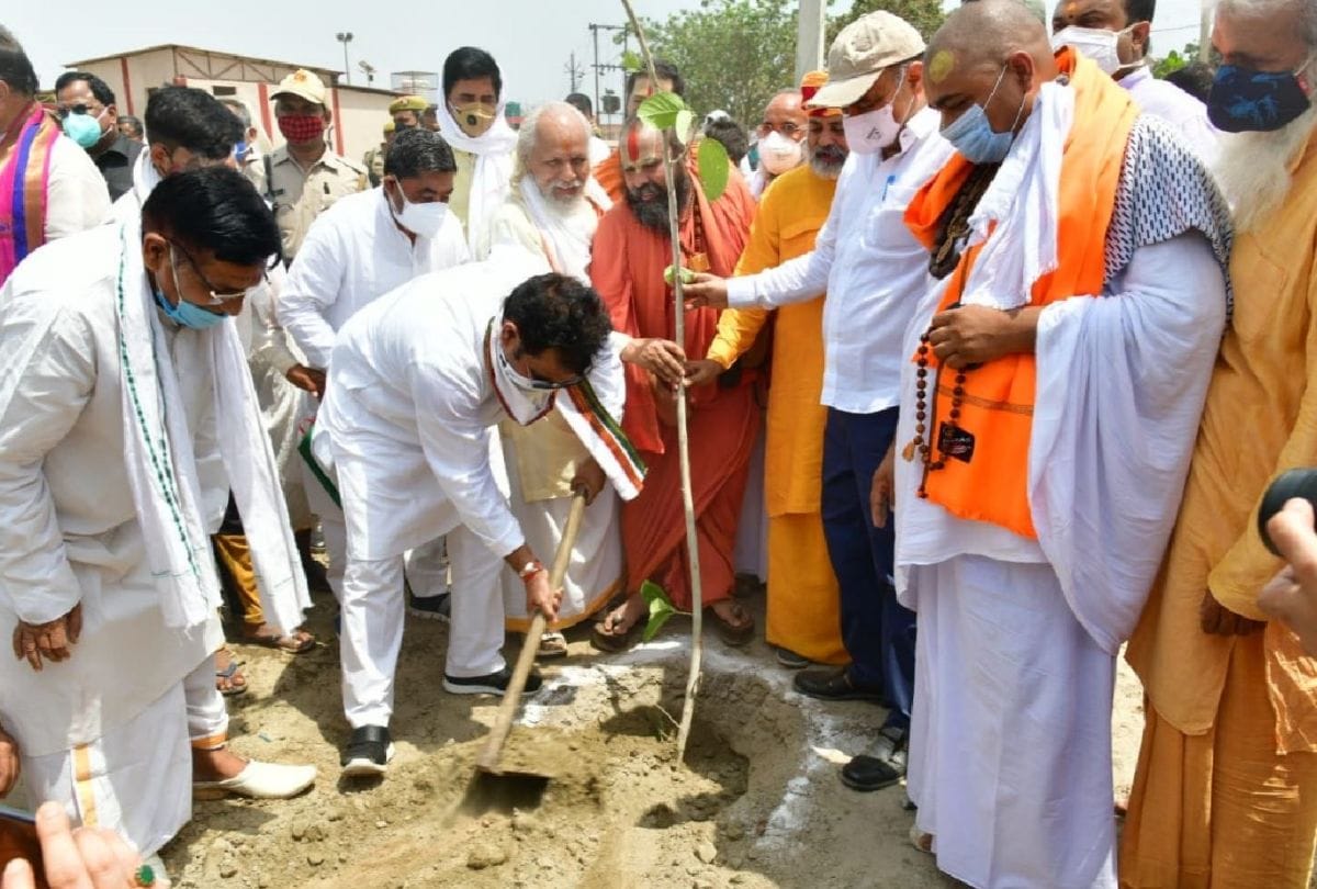 power minister shrikant sharma launches tree plantation campaign on World Environment Day in vrindavan